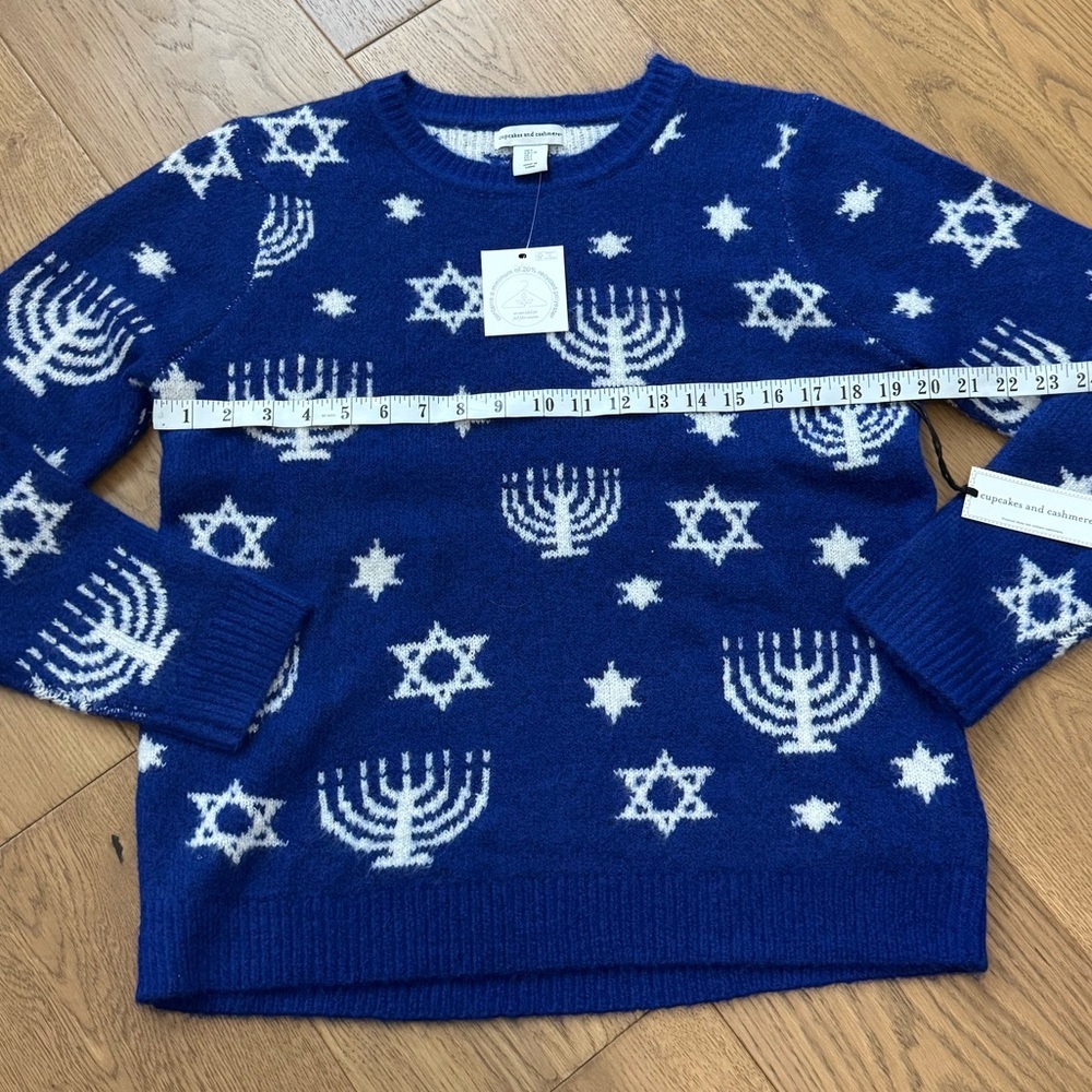 Cupcakes & Cashmere Hanukkah Chanukah Holiday Sweater - NWT - Blue & White - Picture 5 of 7